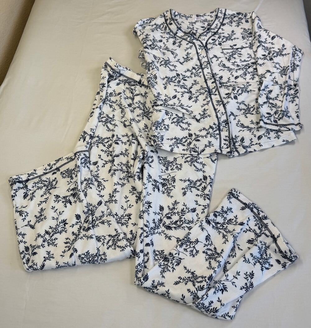 Secret Treasure Plus Size 2X Pajama Set White Navy Floral Button Front Sleepwear